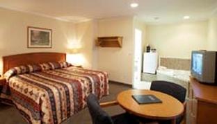 Travelodge By Wyndham Kamloops Bagian luar foto