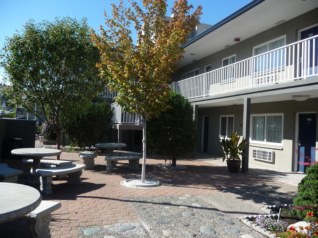 Travelodge By Wyndham Kamloops Bagian luar foto